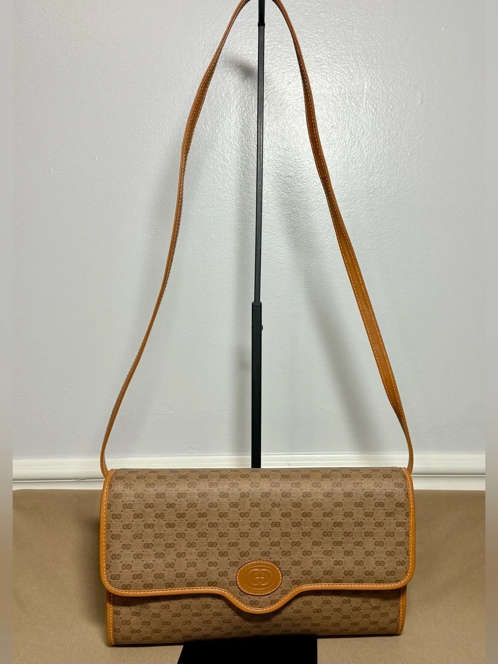 ✨Authentic Gucci Vintage GG Monogram Crossbody/Clutch Bag - Beige & Tan✨